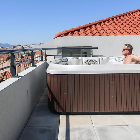 Unique A Cannes Cannes