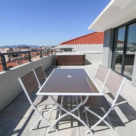 Unique A Cannes *